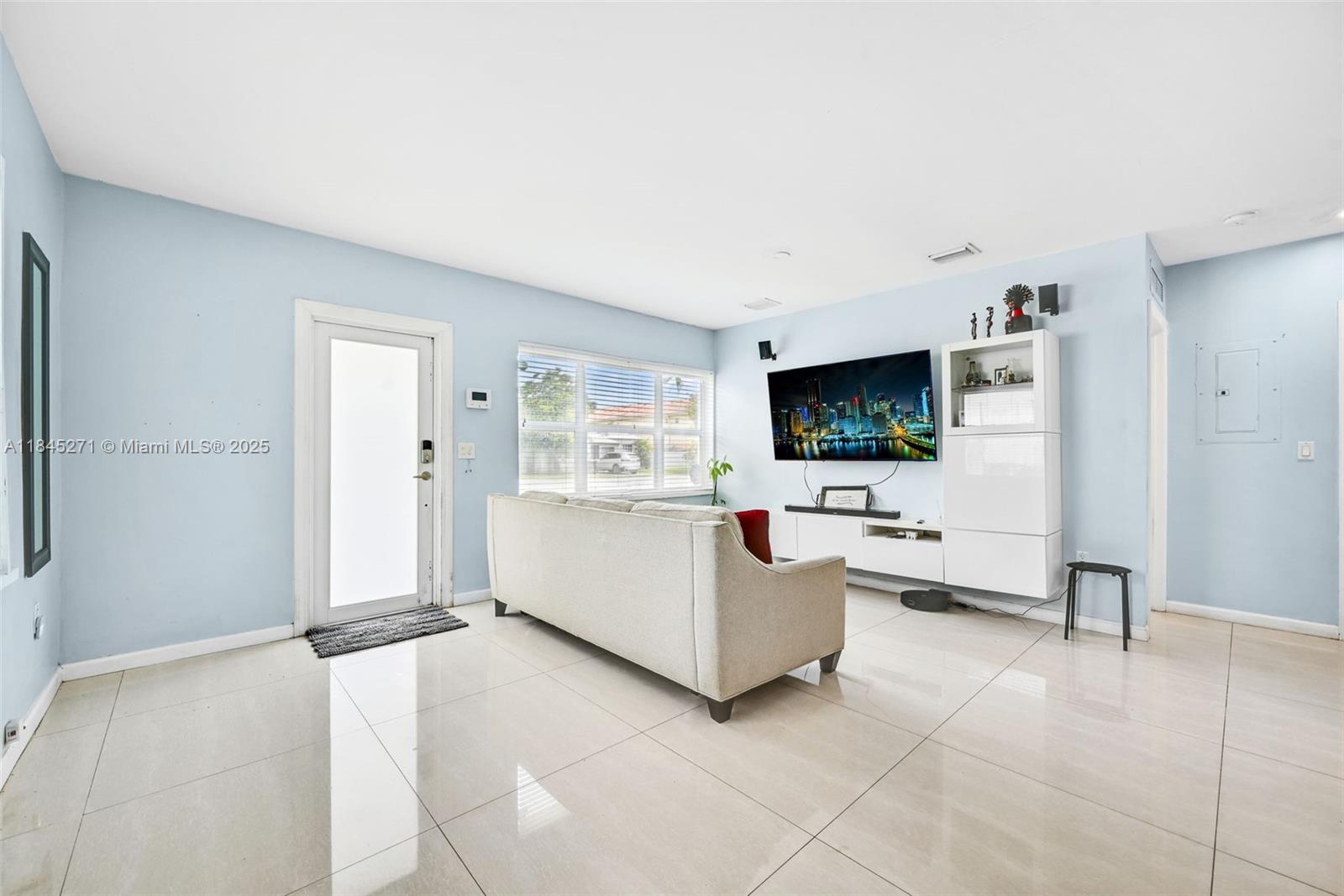 HOLLYWOOD HIGHLANDS PARK - Residential