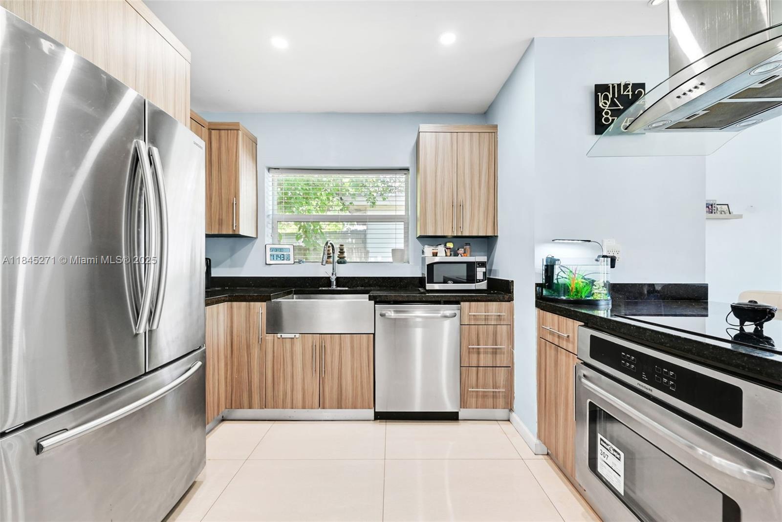 HOLLYWOOD HIGHLANDS PARK - Residential