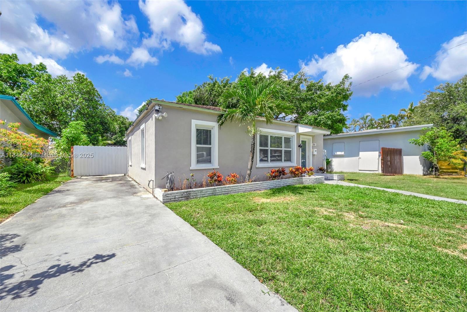 HOLLYWOOD HIGHLANDS PARK - Residential