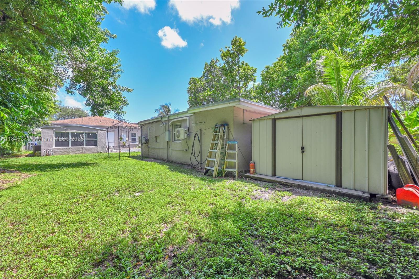 HOLLYWOOD HIGHLANDS PARK - Residential