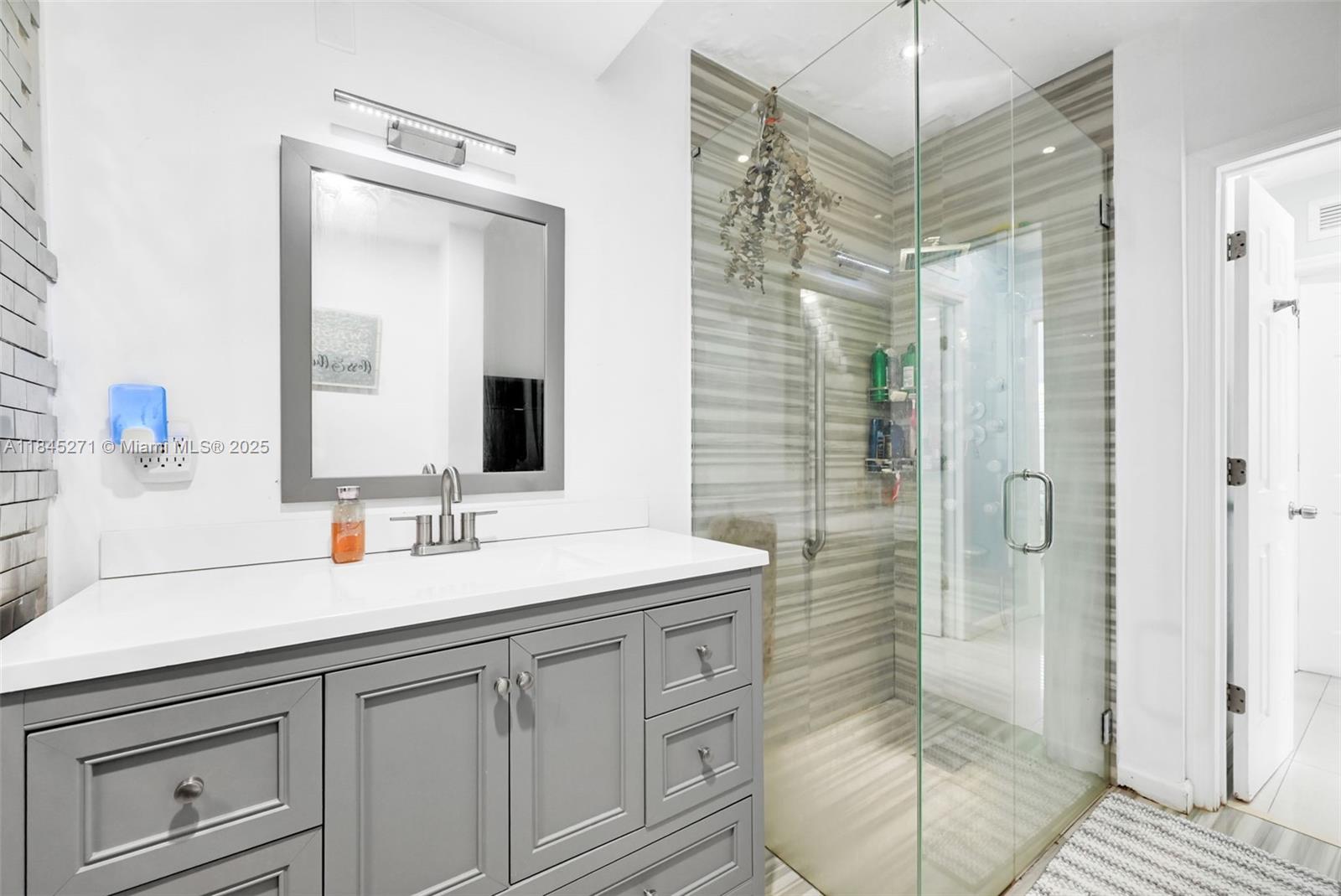 HOLLYWOOD HIGHLANDS PARK - Residential