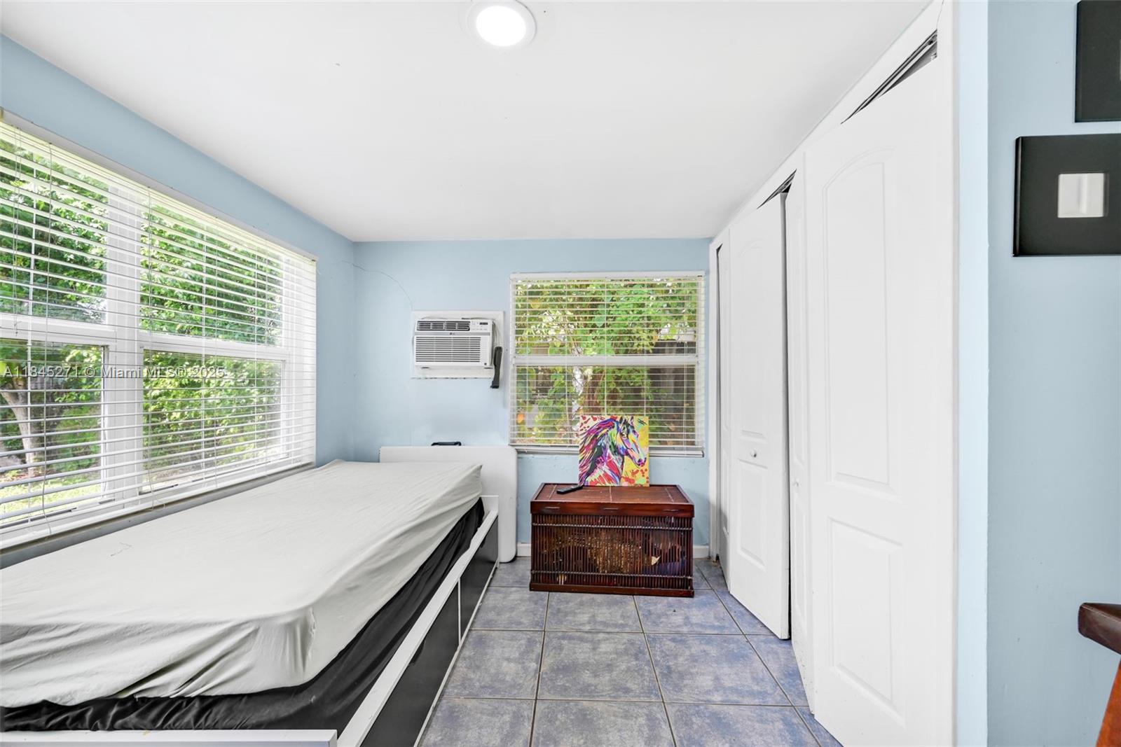 HOLLYWOOD HIGHLANDS PARK - Residential