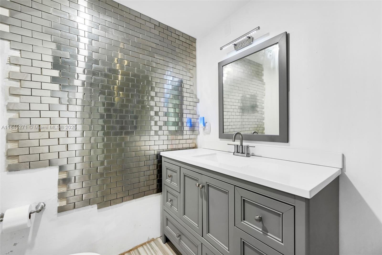 HOLLYWOOD HIGHLANDS PARK - Residential