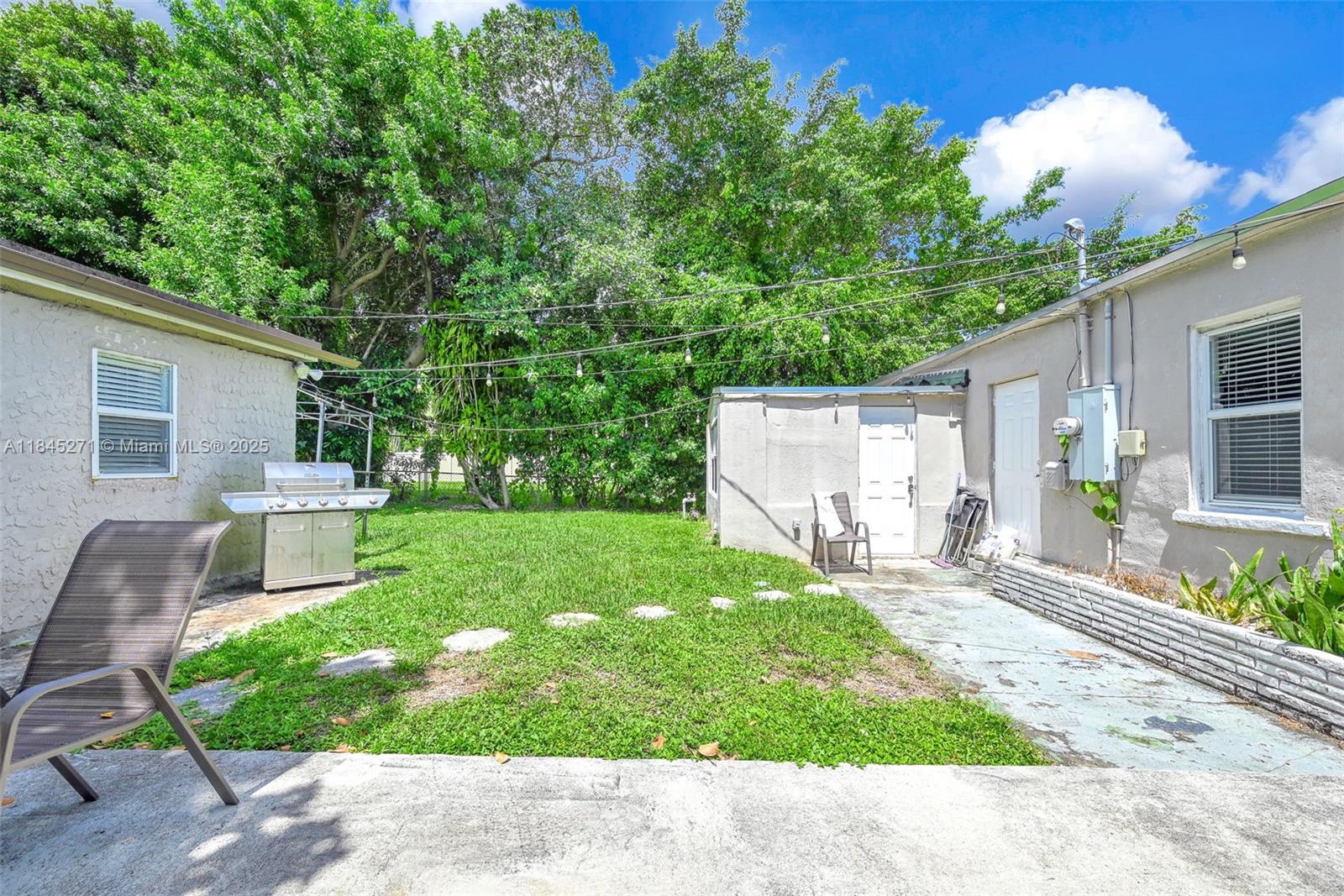 HOLLYWOOD HIGHLANDS PARK - Residential