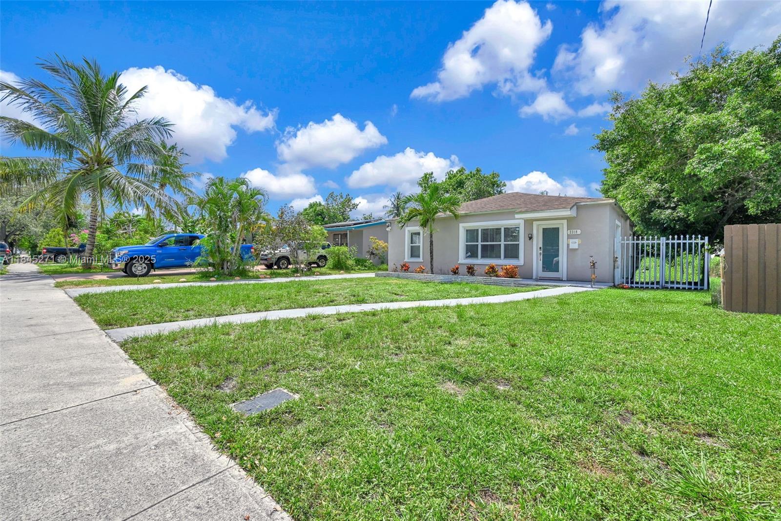 HOLLYWOOD HIGHLANDS PARK - Residential