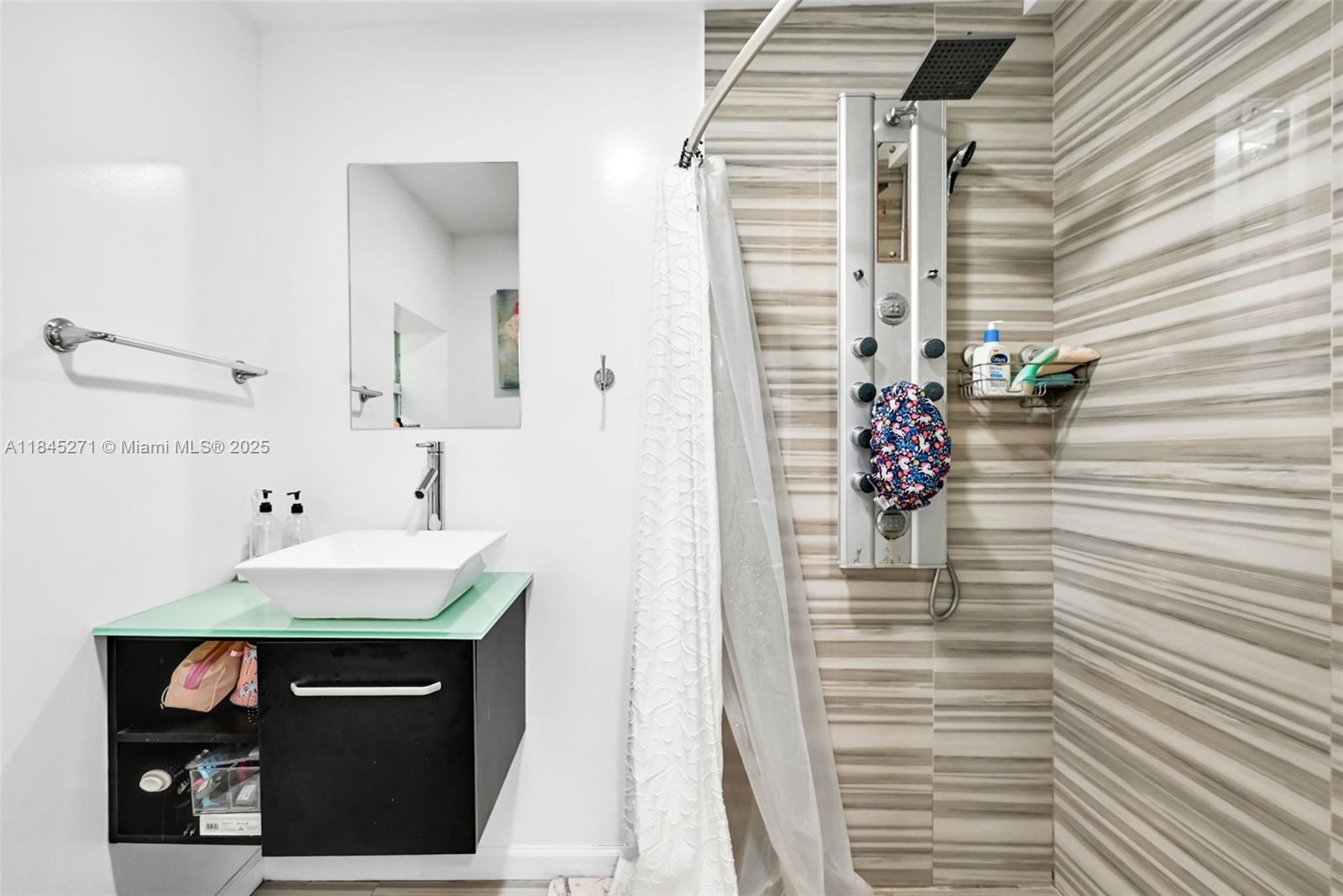 HOLLYWOOD HIGHLANDS PARK - Residential