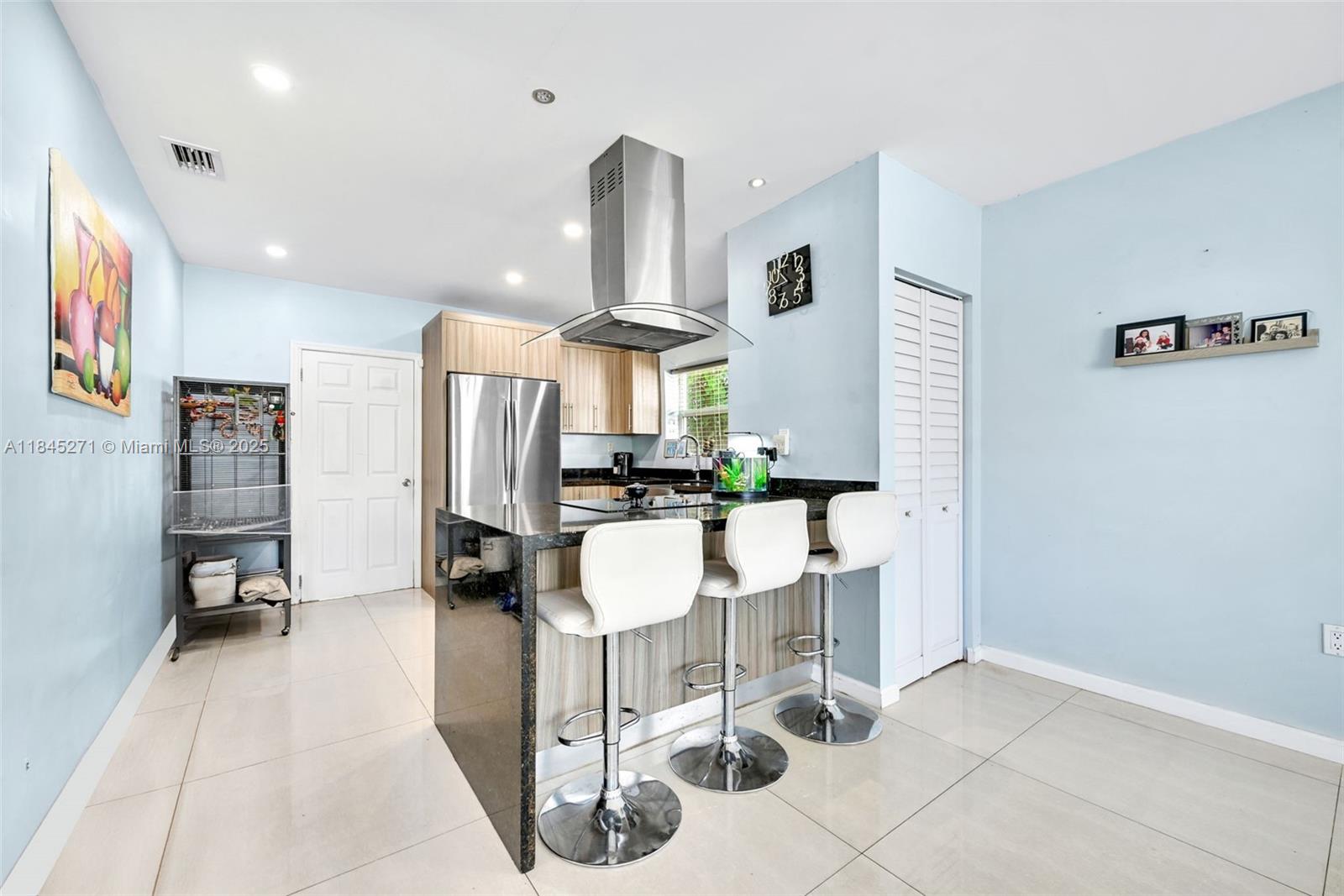 HOLLYWOOD HIGHLANDS PARK - Residential