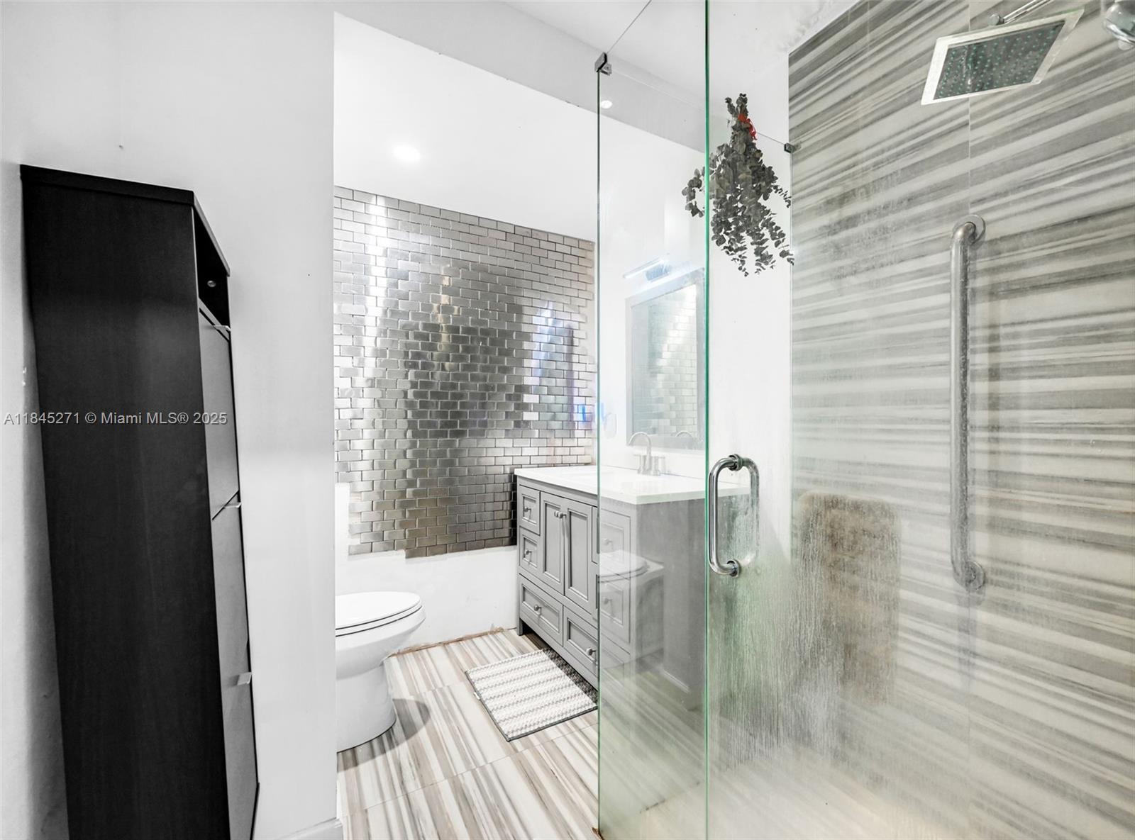 HOLLYWOOD HIGHLANDS PARK - Residential