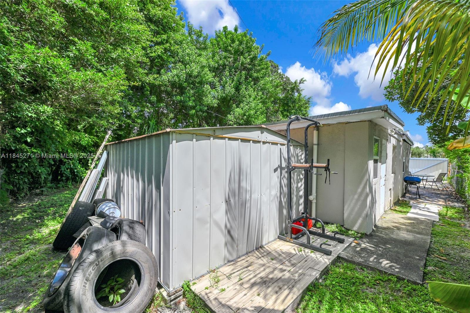 HOLLYWOOD HIGHLANDS PARK - Residential