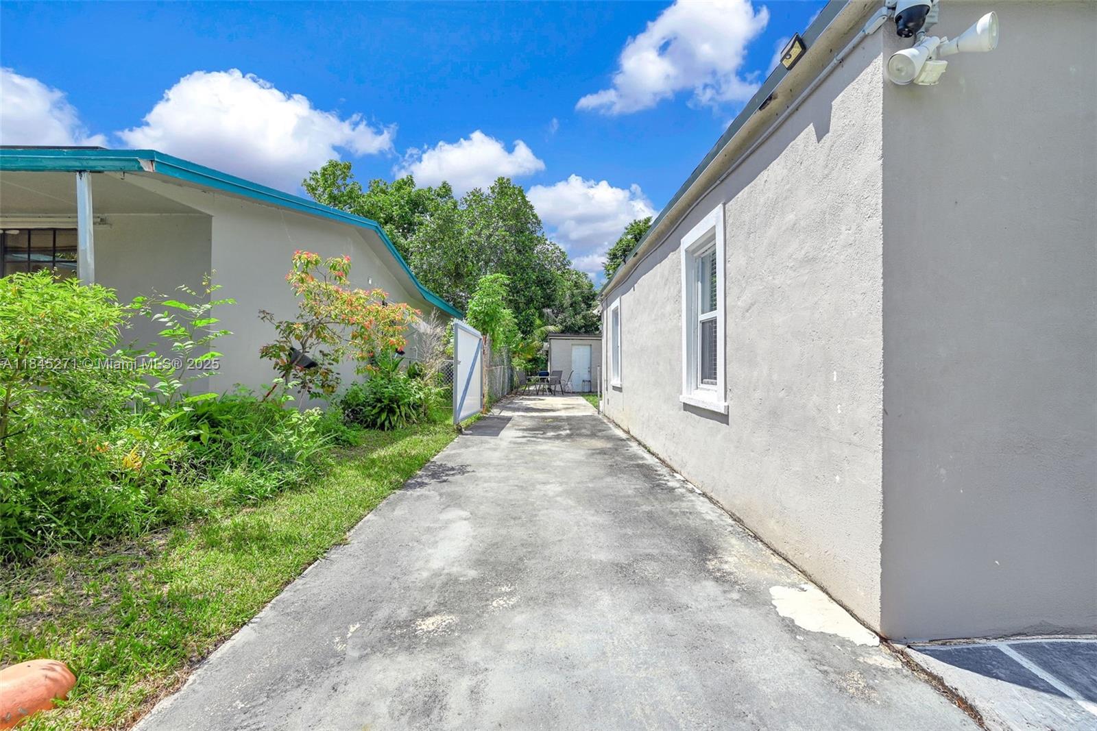 HOLLYWOOD HIGHLANDS PARK - Residential