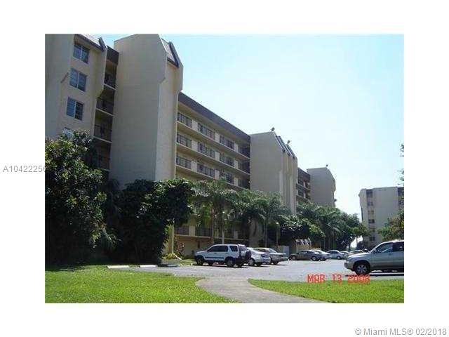 2/2 corner Unit ,beautiful view of the golf course, new laminate floors