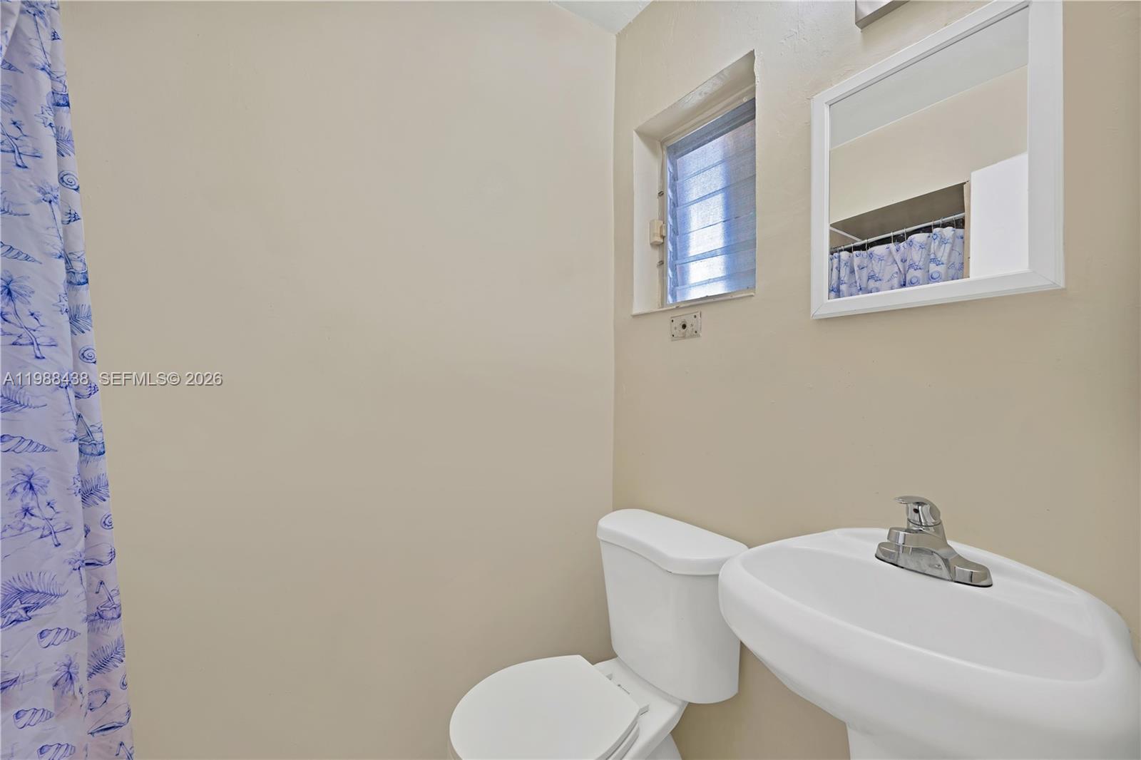 HOLLYWOOD LAWNS - Residential Income