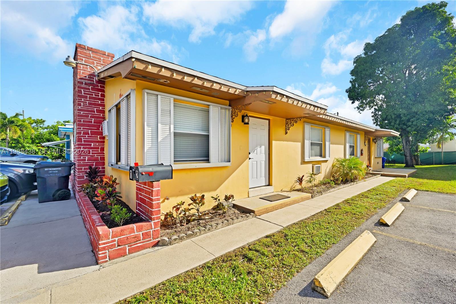 HOLLYWOOD LAWNS - Residential Income