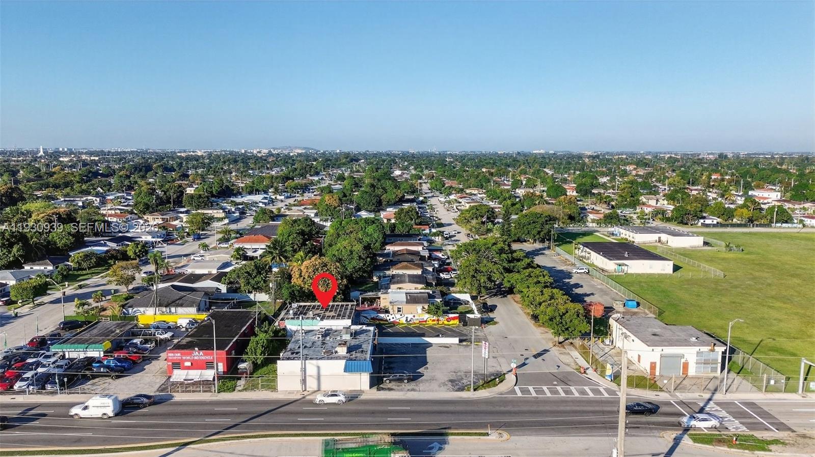 Main image without alt text