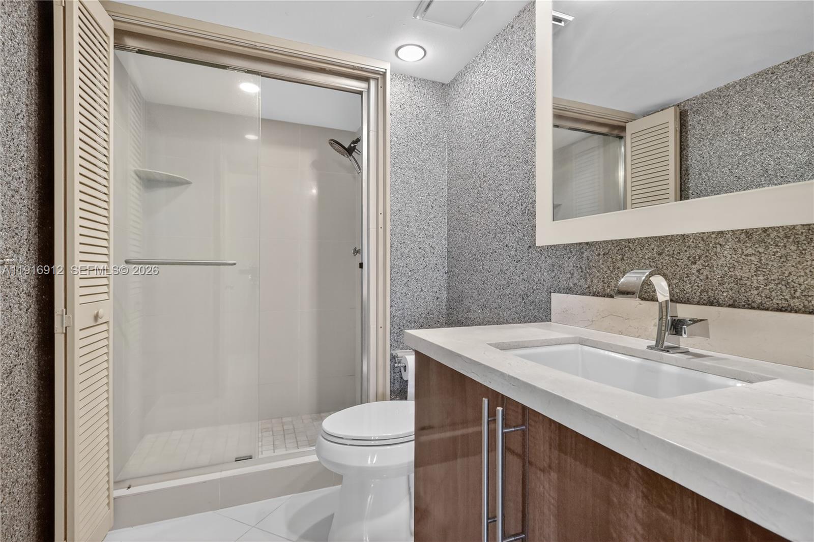 THE TOWERS OF QUAYSIDE CO - Residential