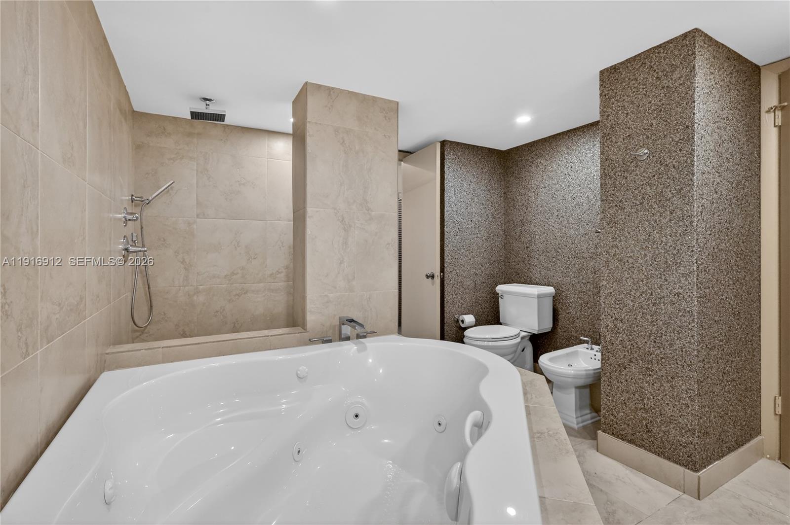 THE TOWERS OF QUAYSIDE CO - Residential