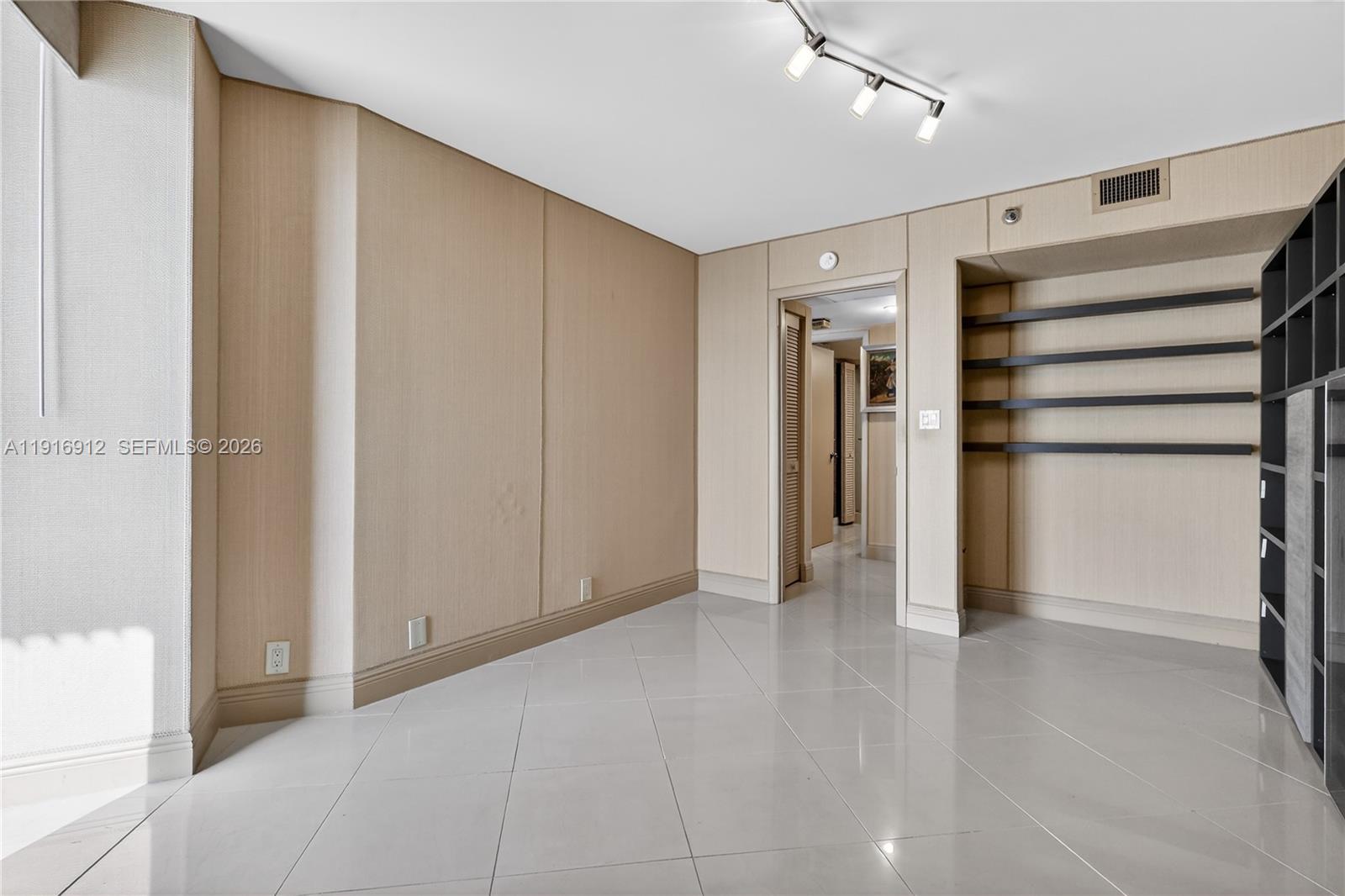 THE TOWERS OF QUAYSIDE CO - Residential