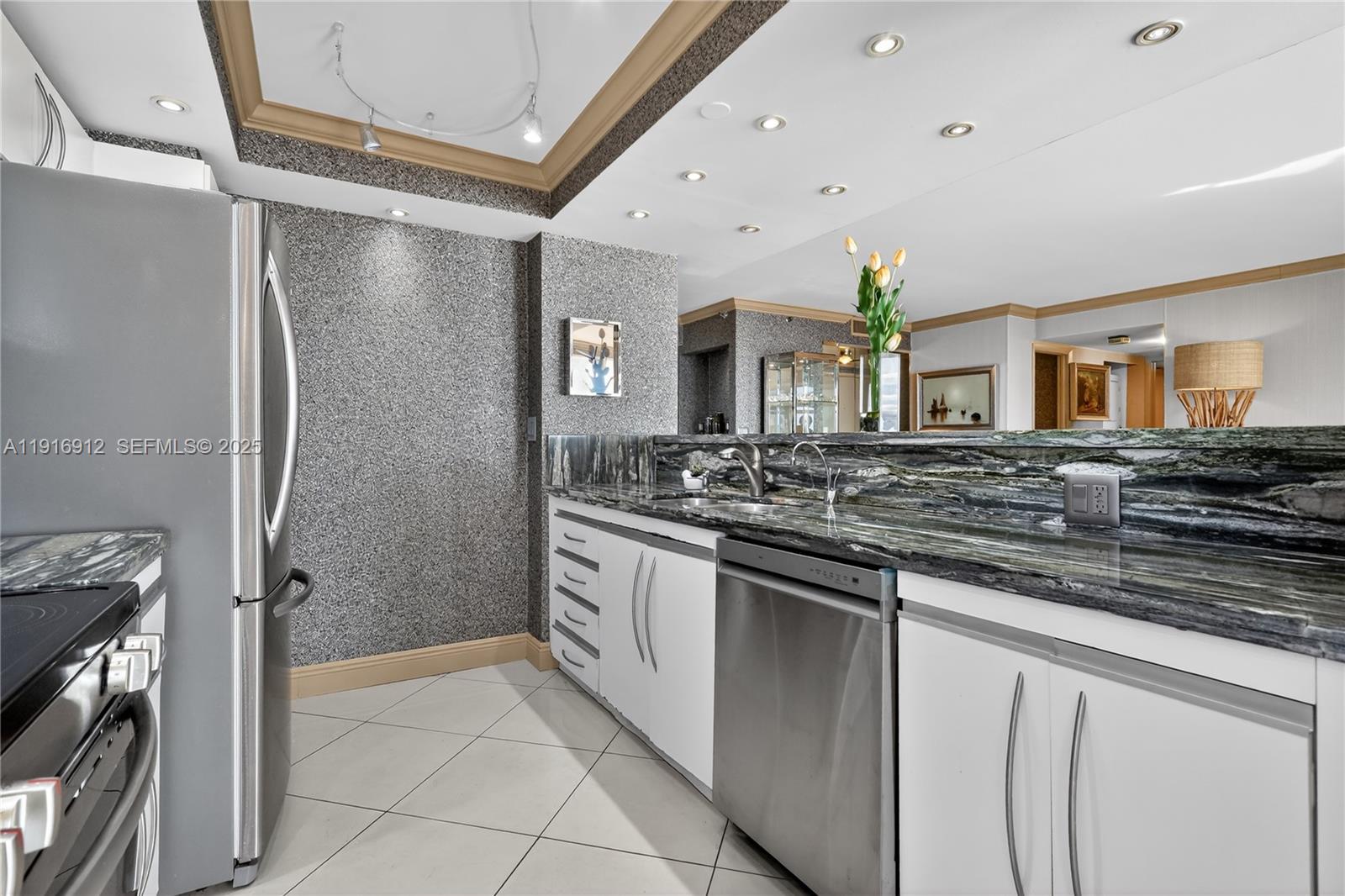 THE TOWERS OF QUAYSIDE CO - Residential