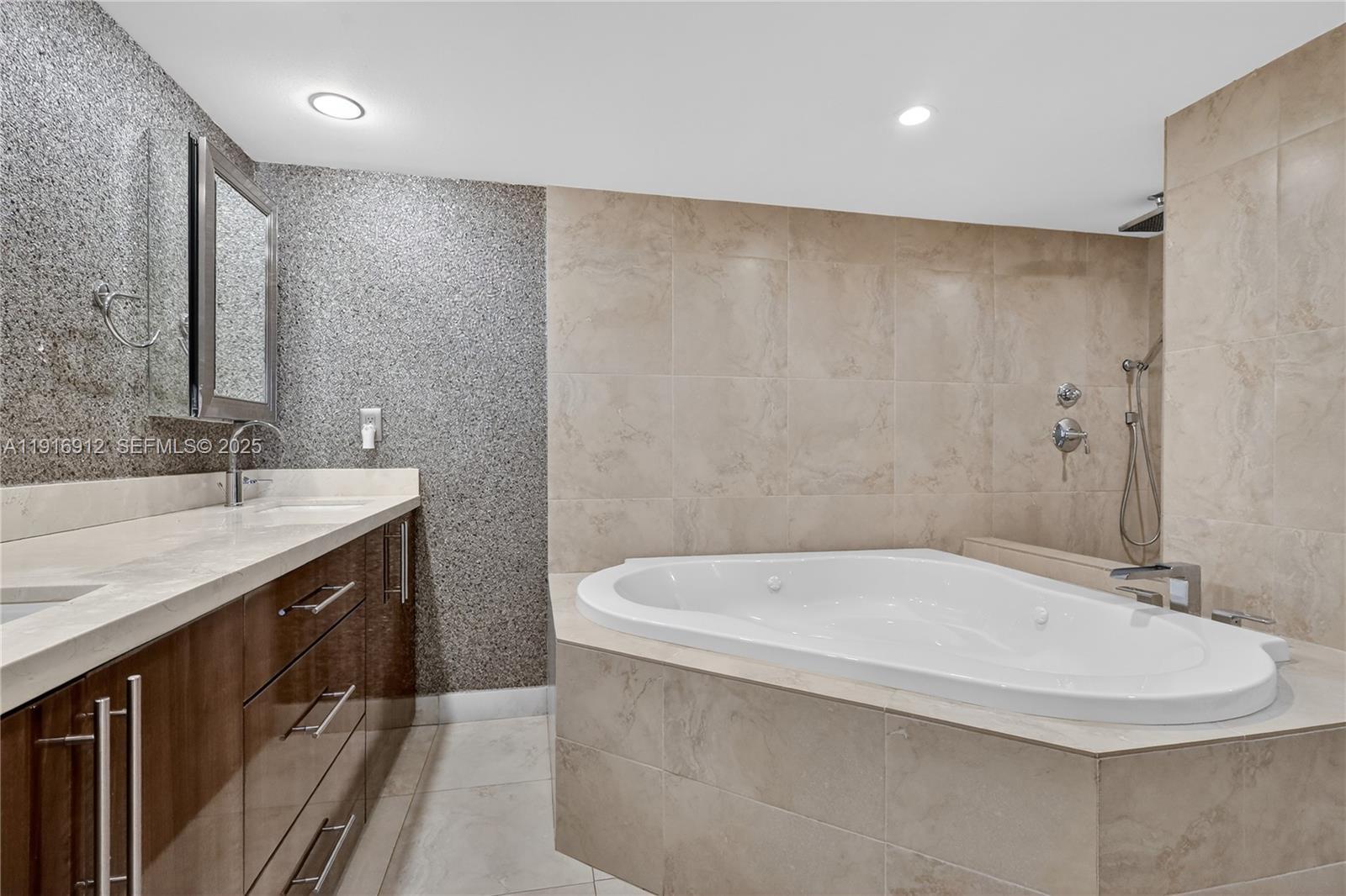 THE TOWERS OF QUAYSIDE CO - Residential