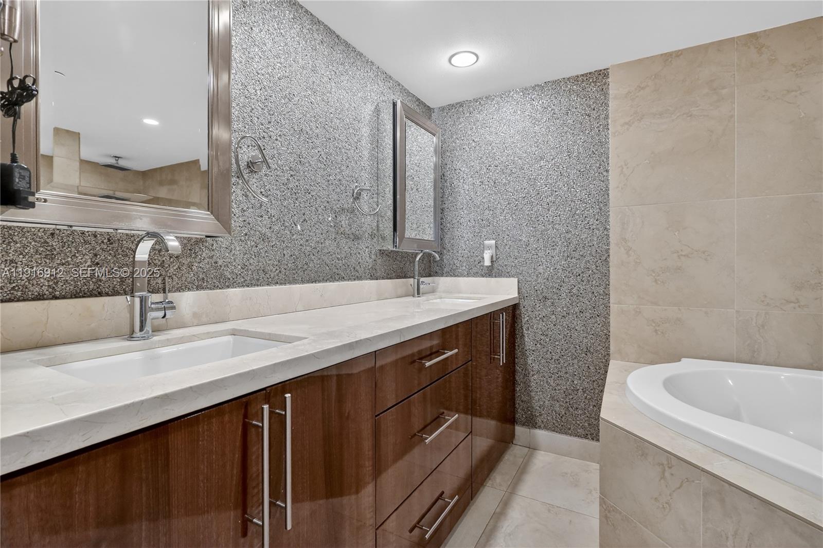 THE TOWERS OF QUAYSIDE CO - Residential