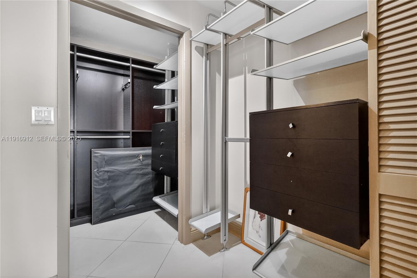 THE TOWERS OF QUAYSIDE CO - Residential