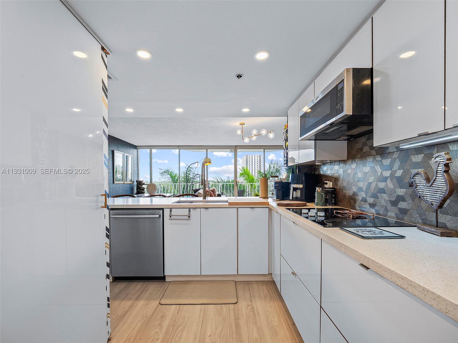 THE GRANDVIEW PALACE COND - Residential