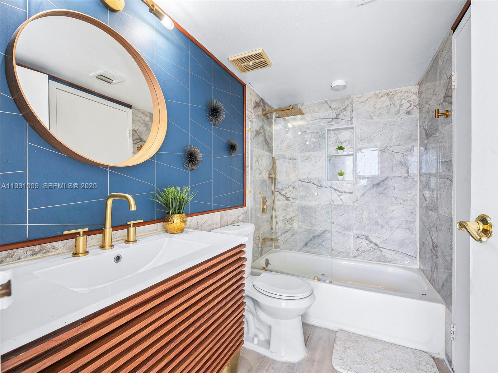 THE GRANDVIEW PALACE COND - Residential