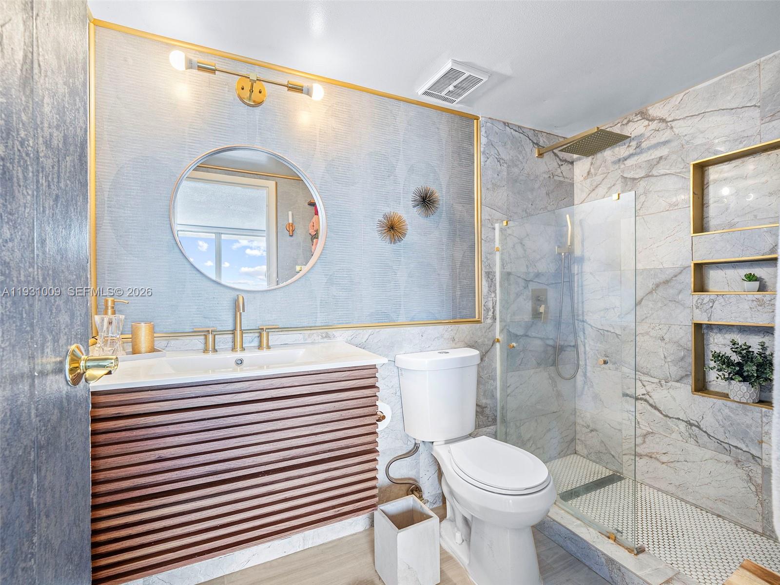 THE GRANDVIEW PALACE COND - Residential