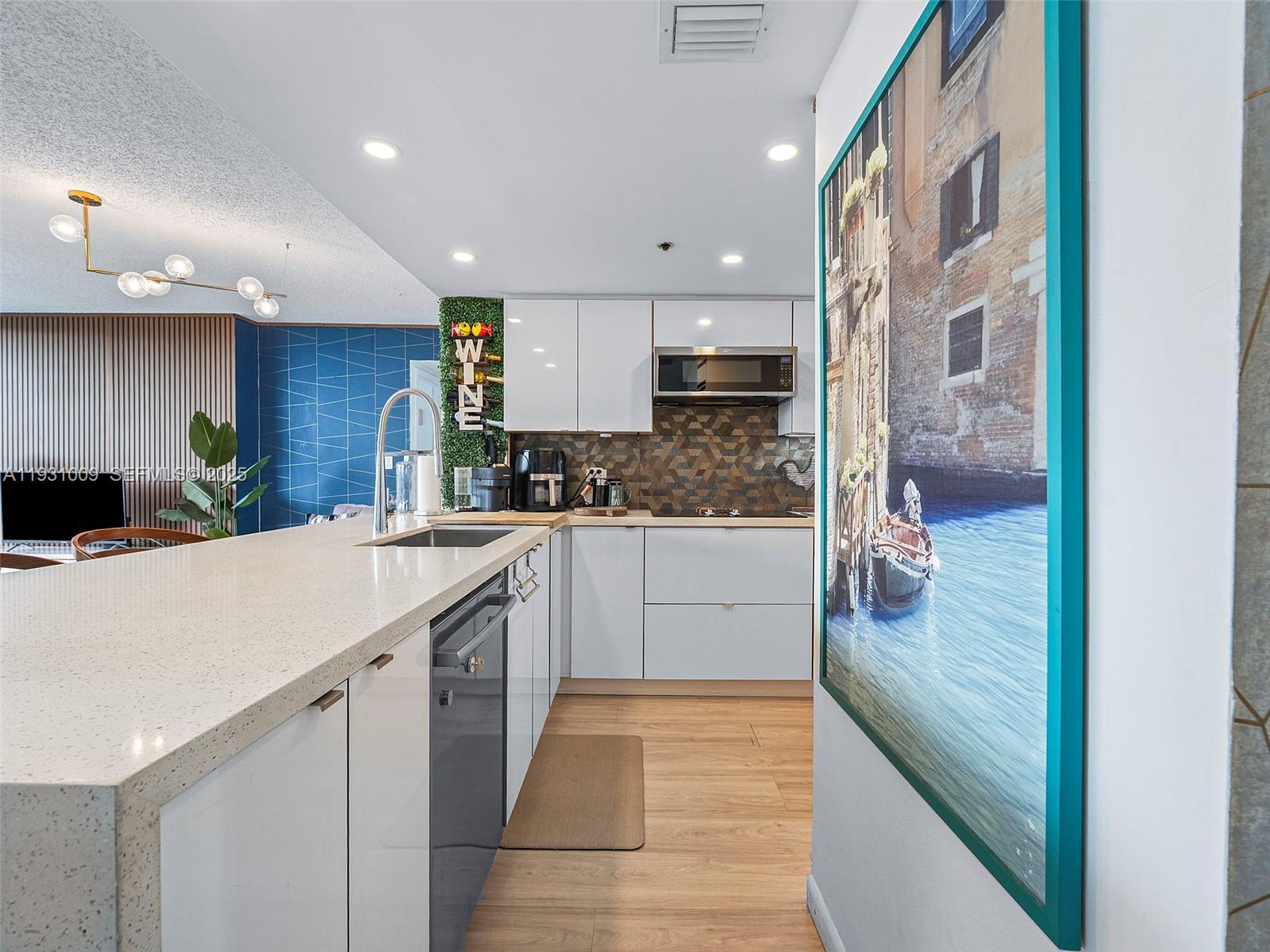 THE GRANDVIEW PALACE COND - Residential