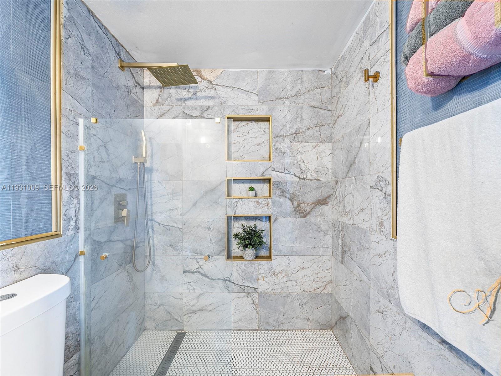 THE GRANDVIEW PALACE COND - Residential