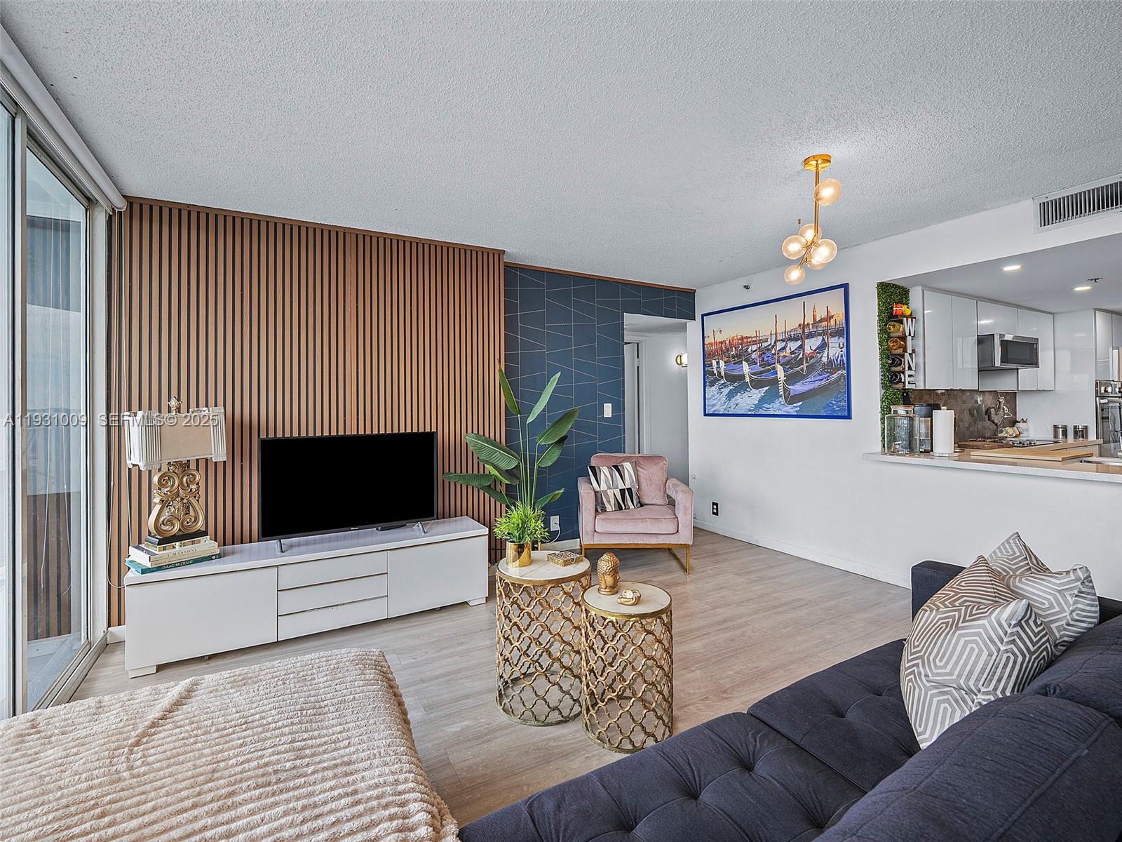 7601 E Treasure Dr 711