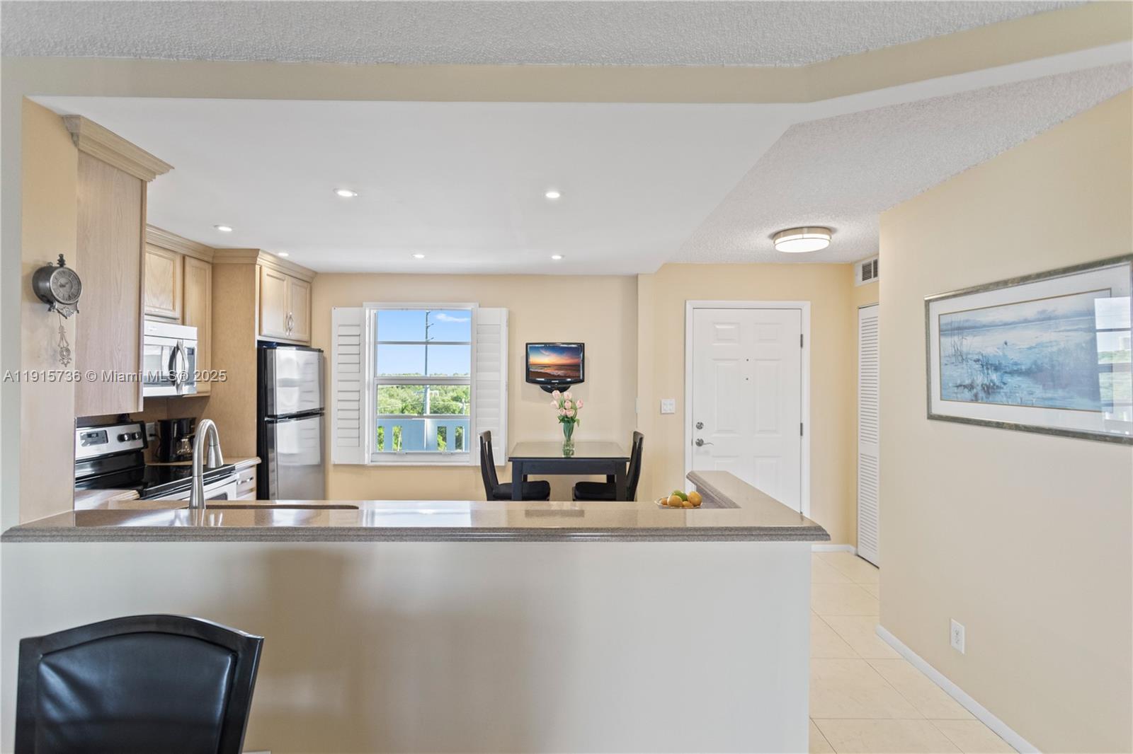 MEADOWBROOK LAKESVIEW CO - Residential