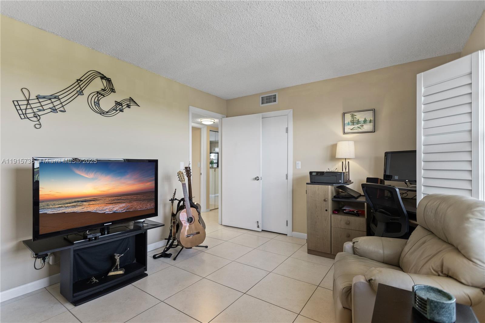 MEADOWBROOK LAKESVIEW CO - Residential