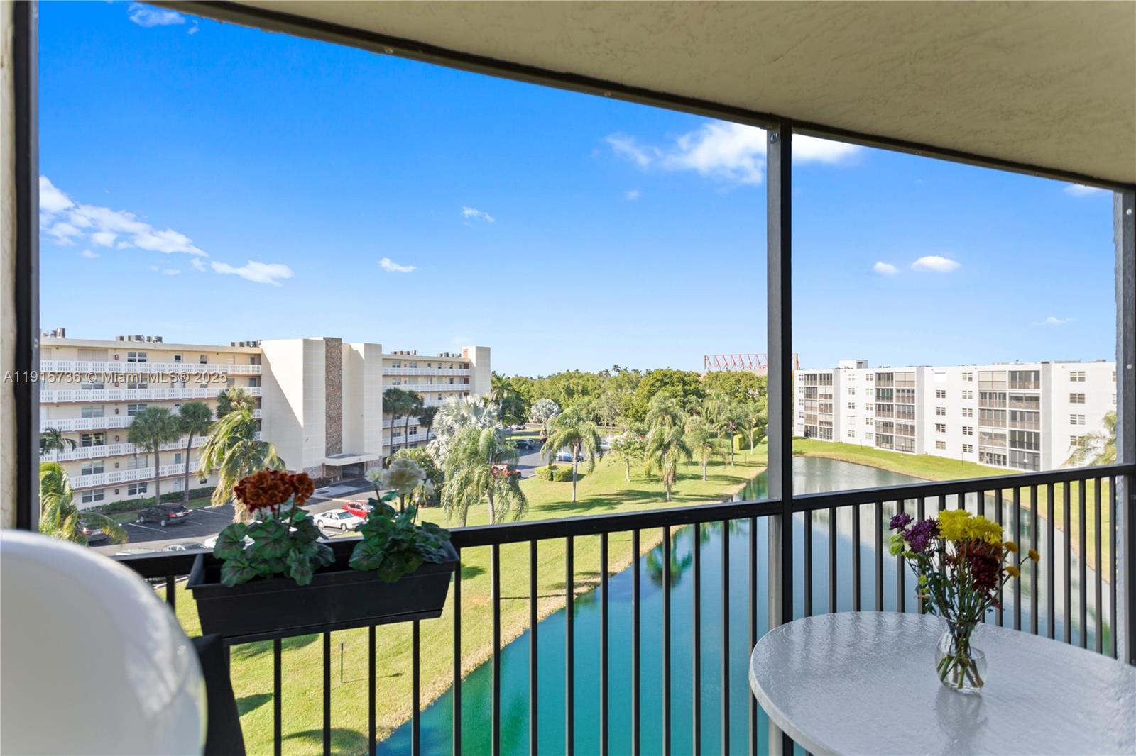 MEADOWBROOK LAKESVIEW CO - Residential