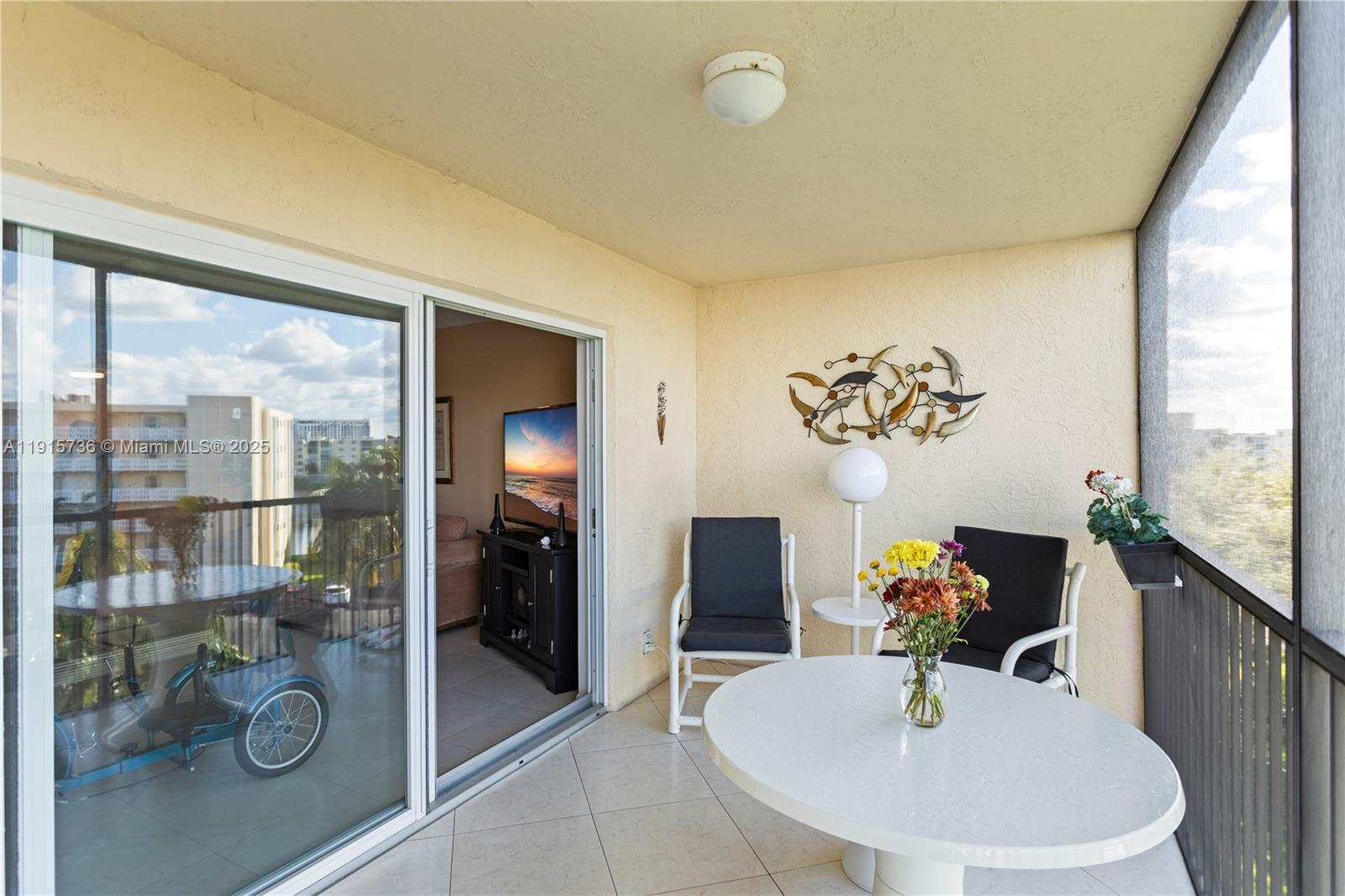 MEADOWBROOK LAKESVIEW CO - Residential