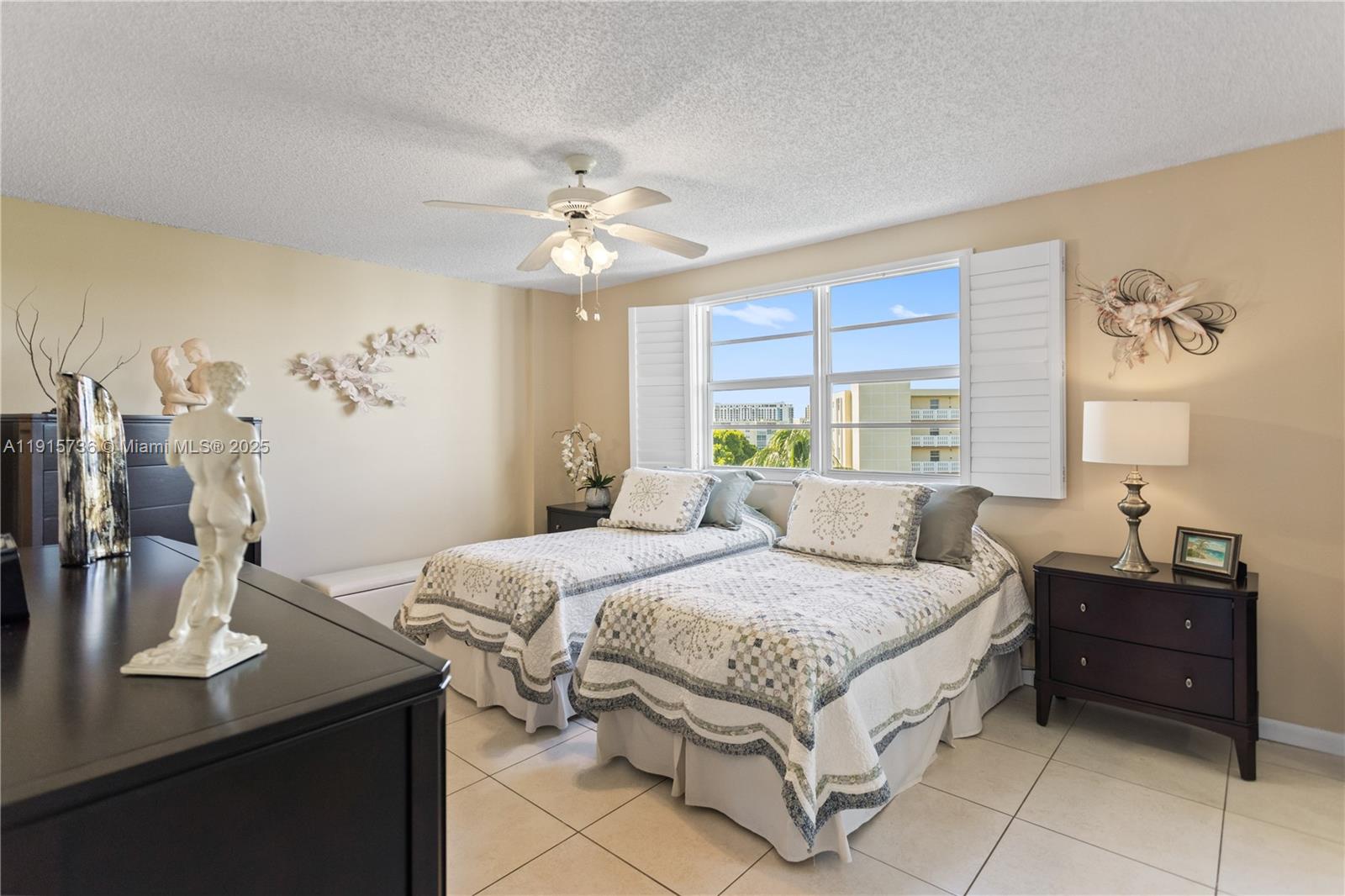 MEADOWBROOK LAKESVIEW CO - Residential