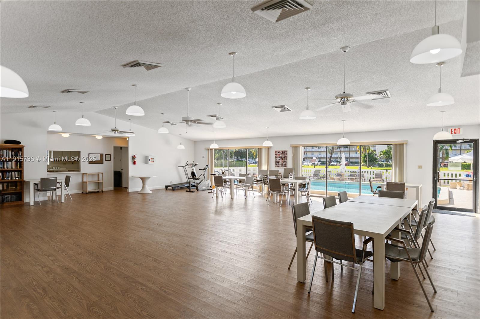 MEADOWBROOK LAKESVIEW CO - Residential