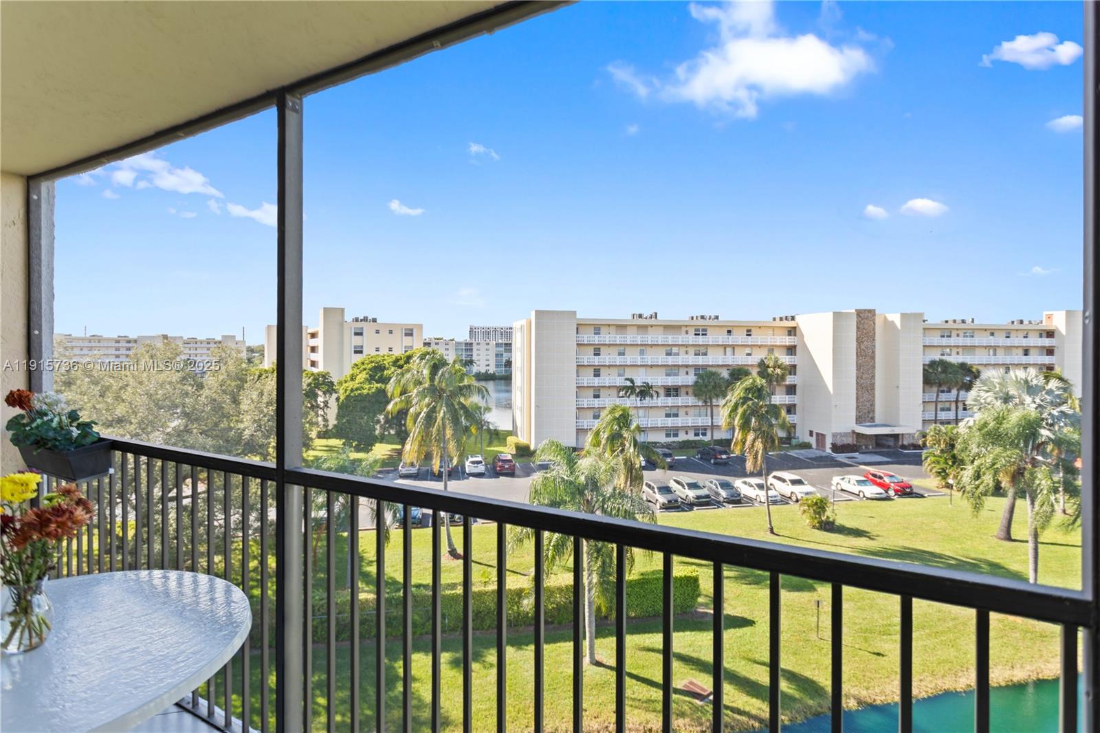 MEADOWBROOK LAKESVIEW CO - Residential