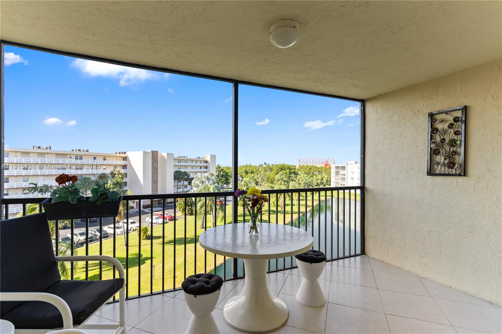 MEADOWBROOK LAKESVIEW CO - Residential