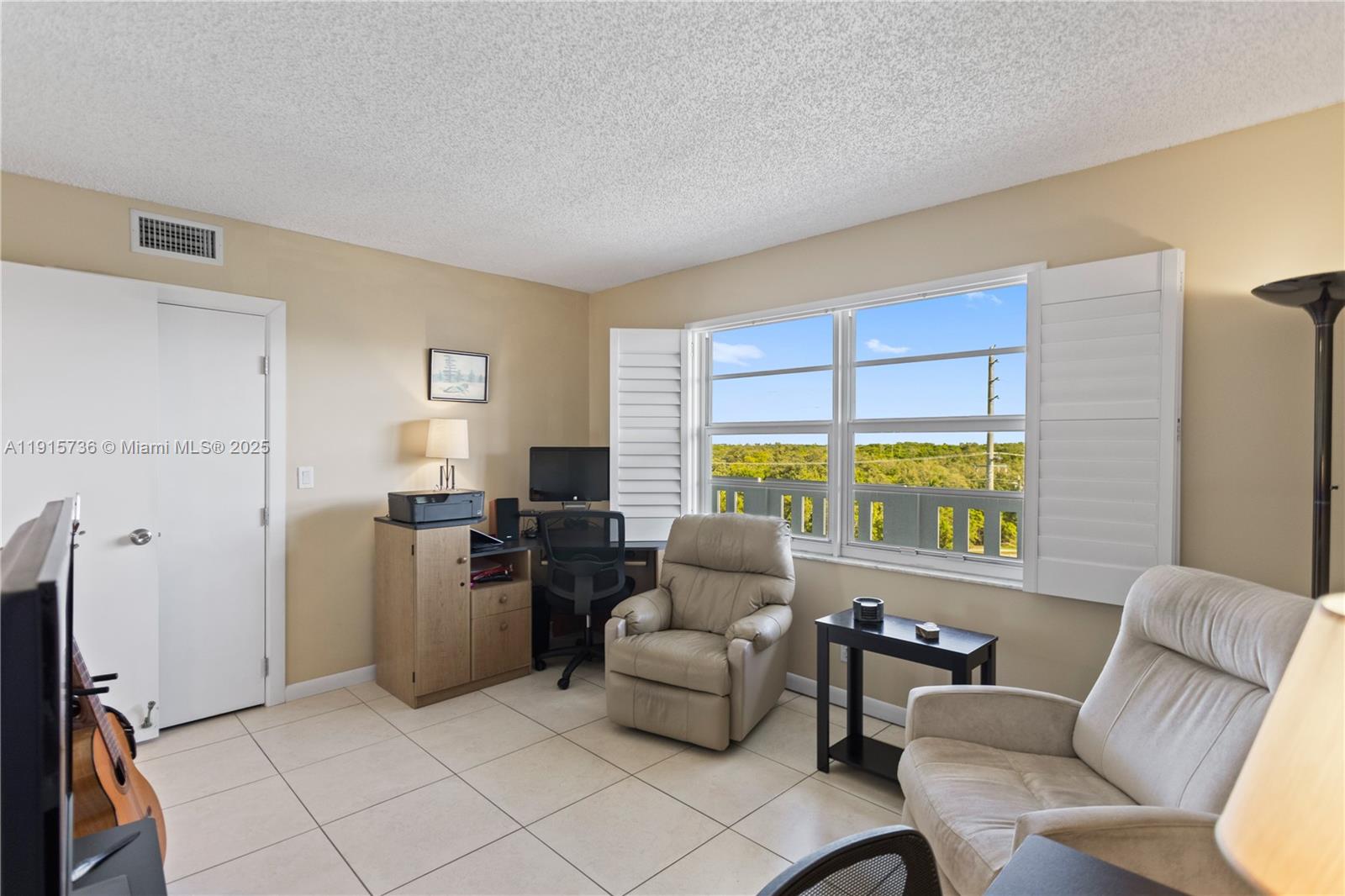 MEADOWBROOK LAKESVIEW CO - Residential