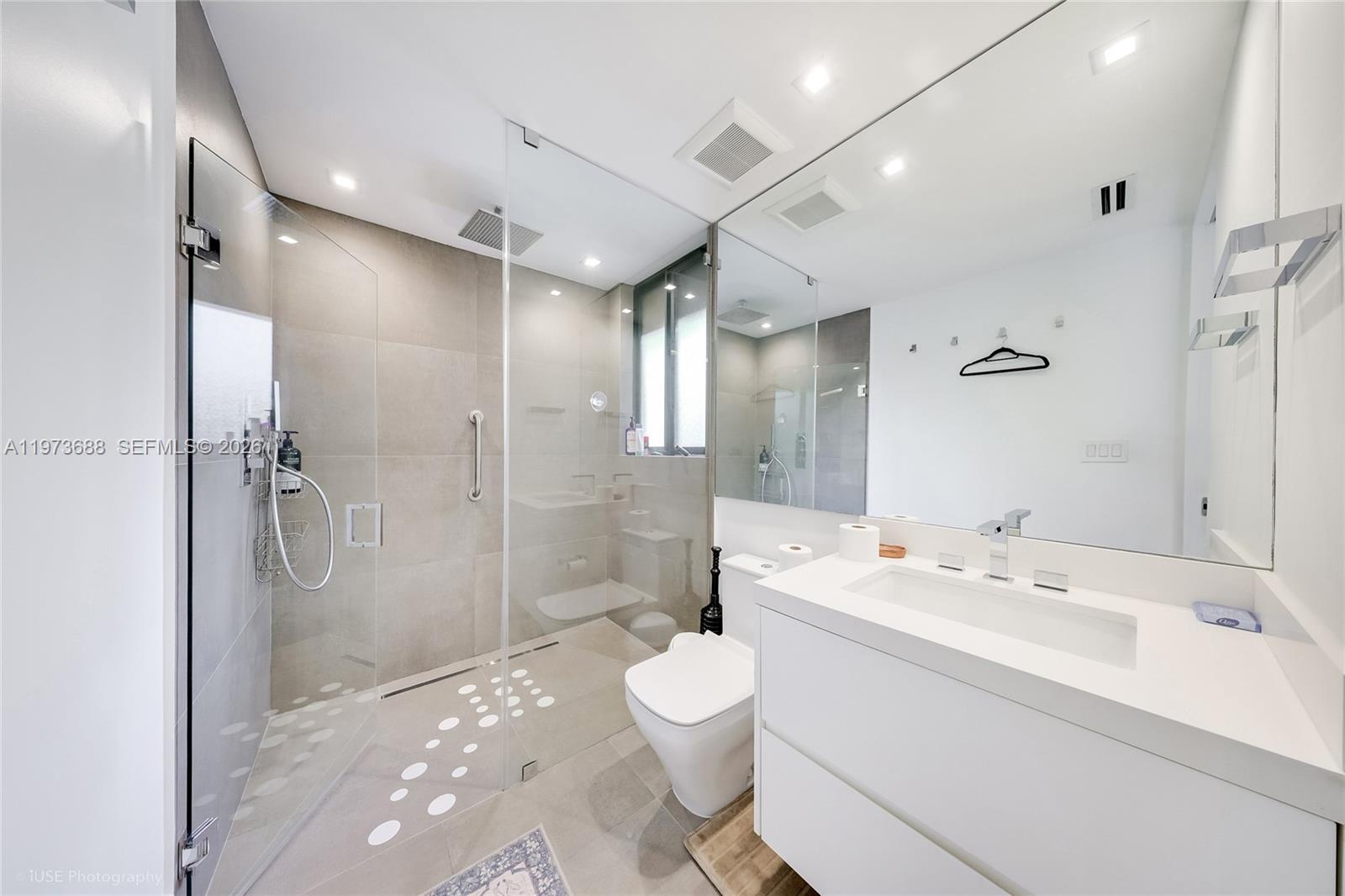 SUNSET ISLANDS-ISLAND NO - Residential