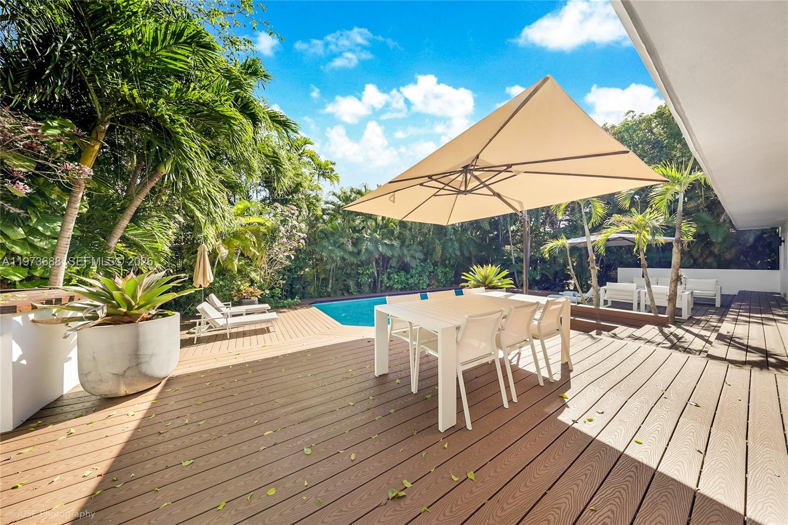 SUNSET ISLANDS-ISLAND NO - Residential