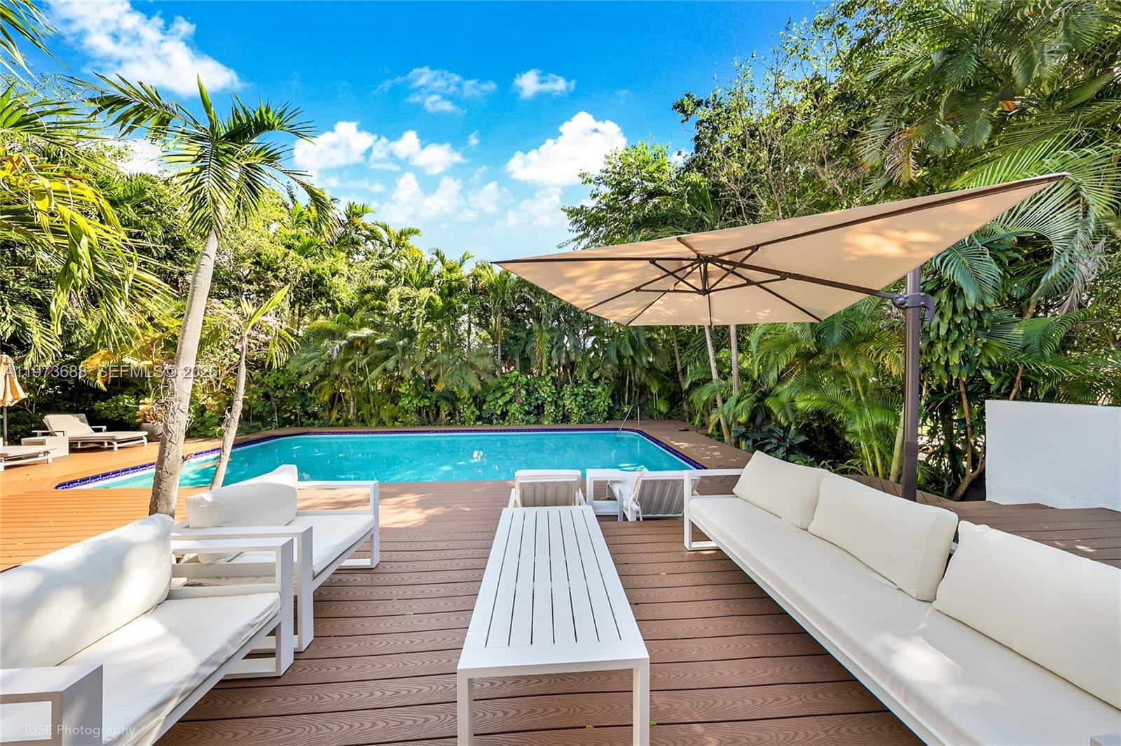 SUNSET ISLANDS-ISLAND NO - Residential