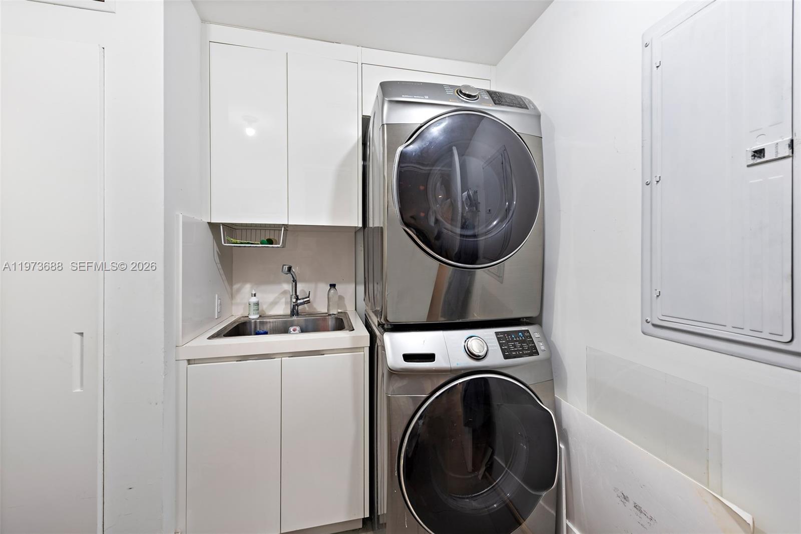 SUNSET ISLANDS-ISLAND NO - Residential