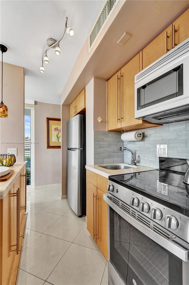 SEASONS CONDO - Residential Lease