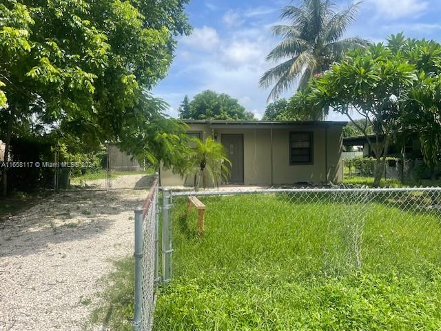 Great 3/2 Home for rent with great backyard and near to may places in the Fort Lauderdale area!