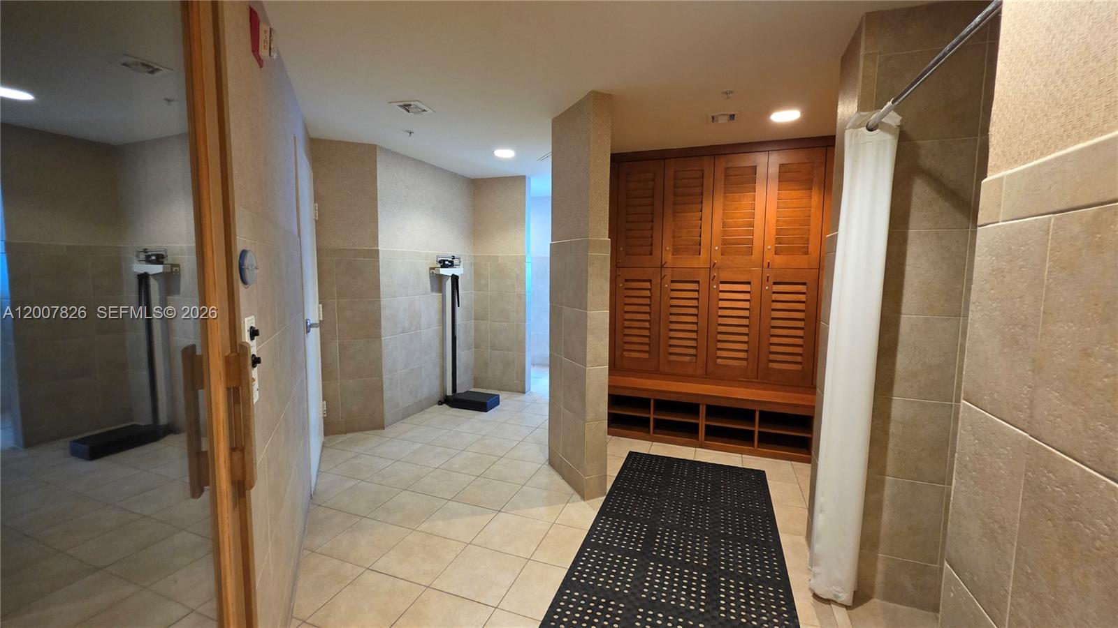 360 CONDO A - Residential