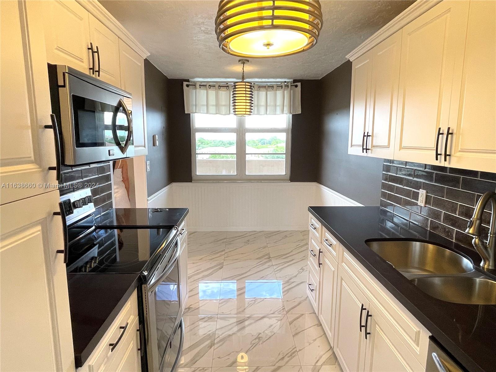 Property for Sale at 250 Jacaranda Dr 608, Plantation, Miami-Dade County, Florida - Bedrooms: 2 
Bathrooms: 2  - $234,900