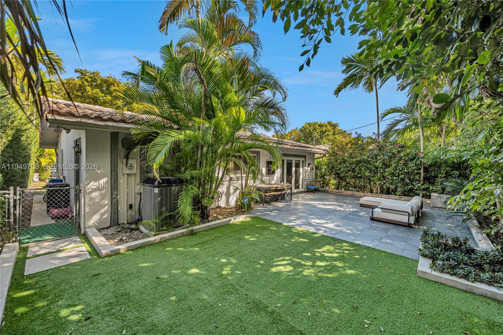 CORAL GABLES RIVIERA SEC - Residential