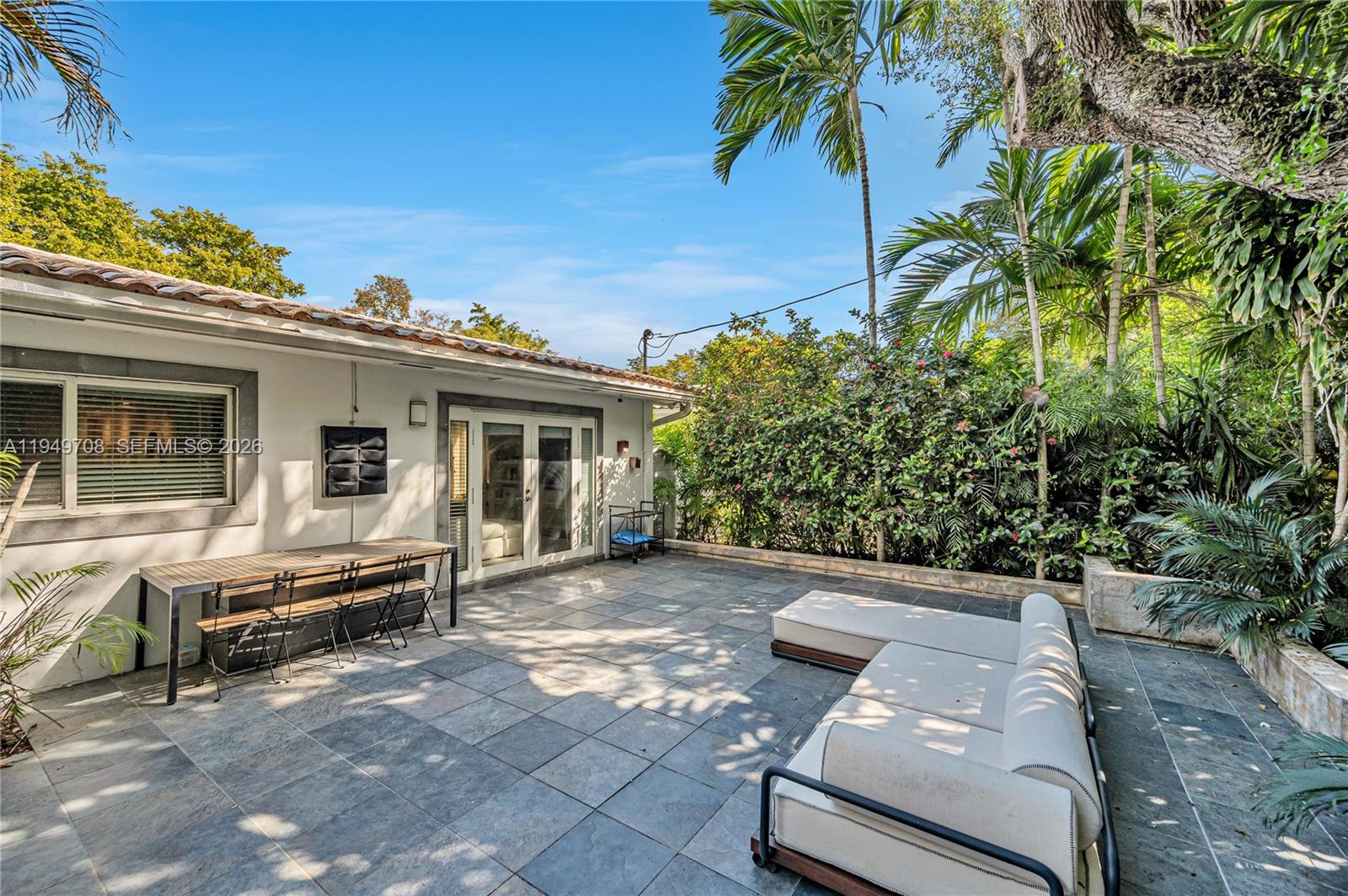 CORAL GABLES RIVIERA SEC - Residential